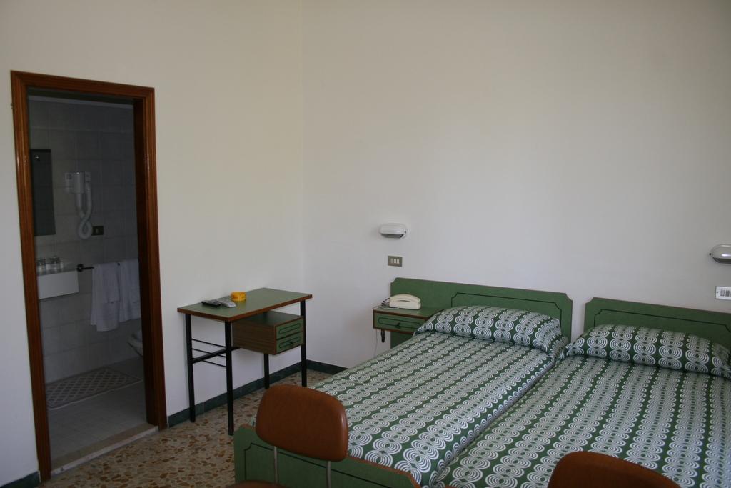 Albergo Da Siro Misano Adriatico Zimmer foto